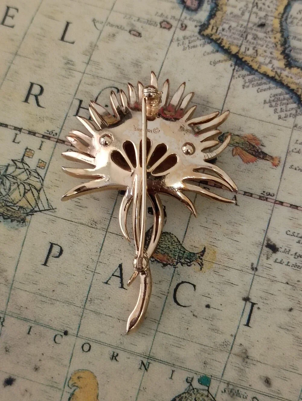 ❤️Rare CROWN TRIFARI GOLD CHRYSANTHEMUM Pin Brooch